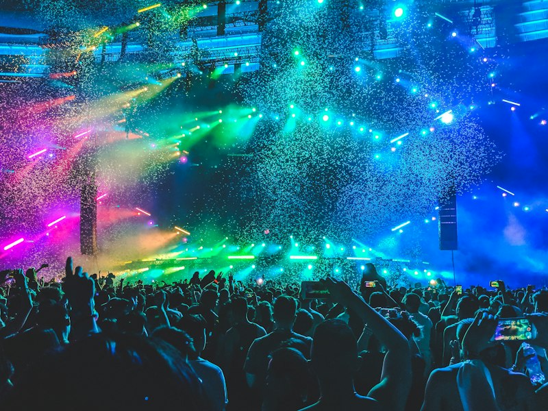 Concert lights crowd